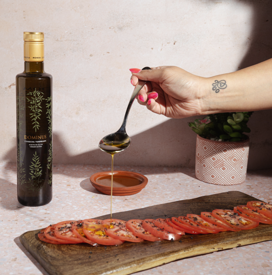 Discover the Secret Fountain of Youth: A Liter of Olive Oil a Week! 🌿